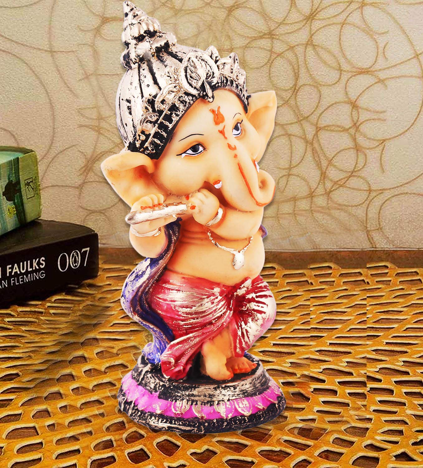 top-beige-ganesh-idol-playing-flute-for-ganesha-sankashti-in-india.jpg
