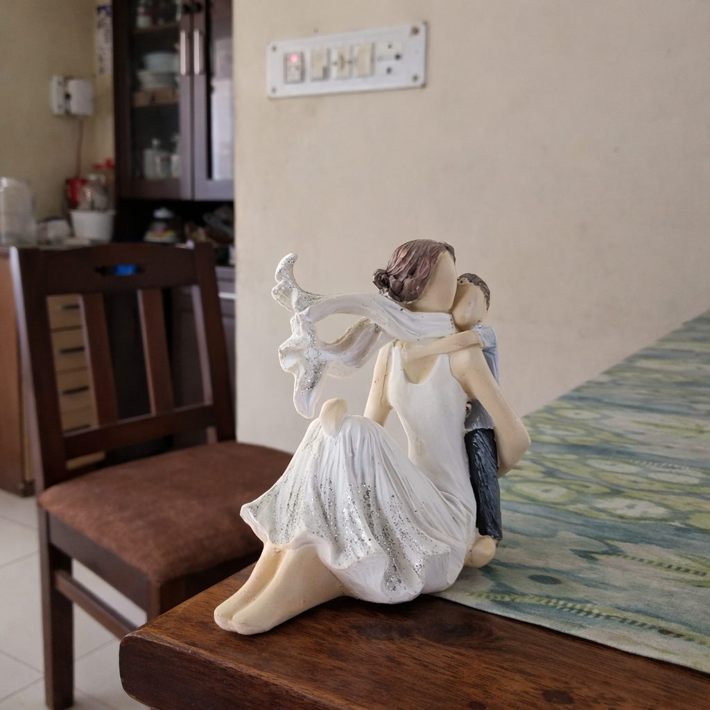 What is the meaning of vintage decor