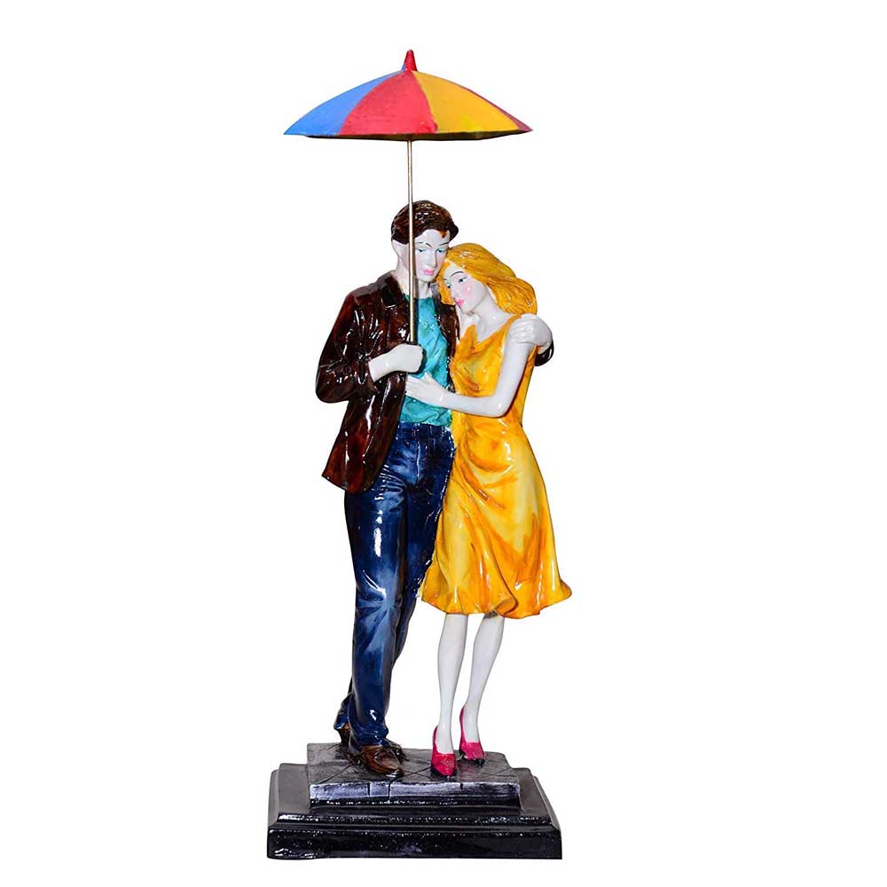 , Idol of Love Couple holding an Umbrella