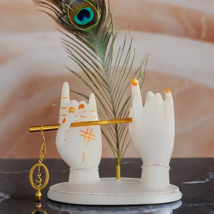 Home Sweet Home-run: 12 Uniquely Personal Housewarming Gifts That'll Score Big Smiles